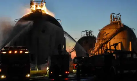 Пожар е възникнал в рафинерията на "Лукойл" във Волгоград - 1