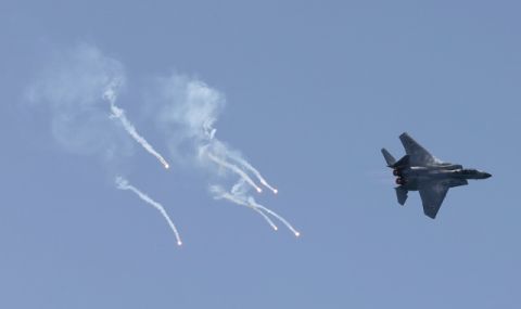 Въздушна подкрепа! Пентагонът изпрати изтребители F-15 в Близкия изток - 1