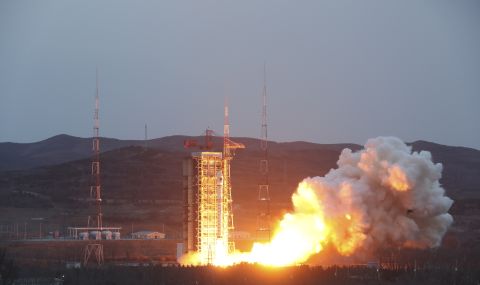 Експериментален китайски космически кораб се завърна на Земята - 1