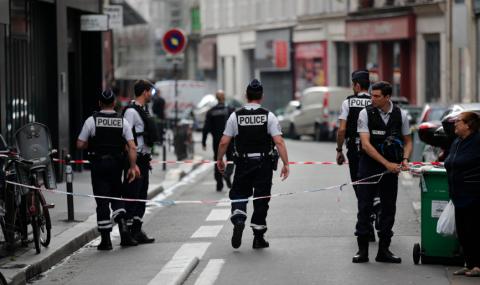 Въоръжен взе заложници в Париж - 1