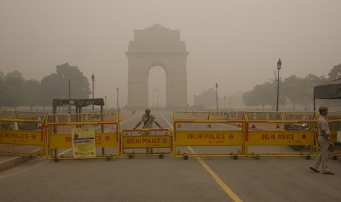 Гъст смог завладя индийската столица (снимки) - 1