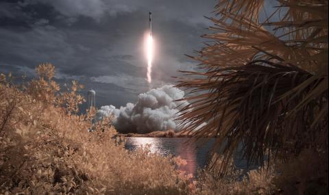 SpaceX и НАСА изстреляха Dragon с двама астронавти - 1