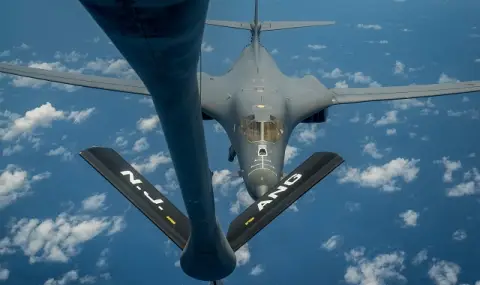 Under pressure! US warplanes flew off the coast of Venezuela again  - 1