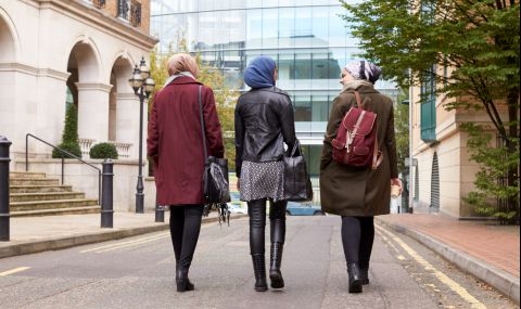 Носенето на ислямски забрадки бе основна тема на политическите дебати в Турция  - 1