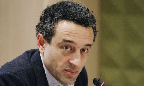 Лорер: Управляваме едновременно няколко световни кризи - 1