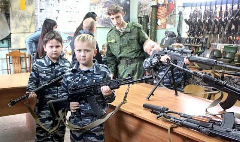 Организация в Свердловск предлага военното обучение в Русия да започва в 1 клас - 1
