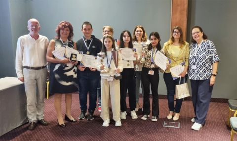 Българска ученичка спечели първо място в международния кръг на най-голямото състезание по английски език в света - 1
