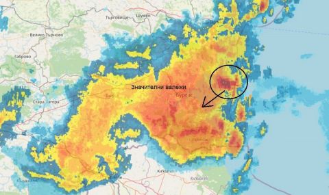 Гръмотевична буря се формира на 20 км от брега и се движи към един от най-засегнатите райони-Царево  - 1