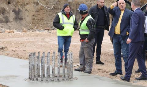 Премиерът инспектира важен булевард във Варна - 1