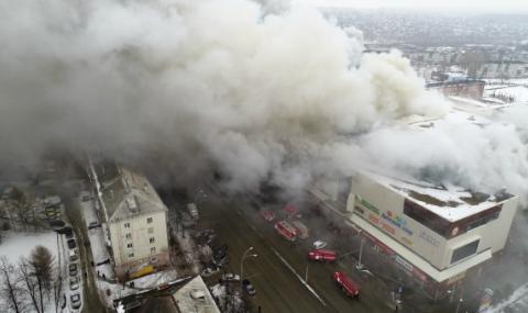 Ужасяващ пожар в търговски център в Сибир - 1
