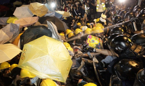 Бурни протести и арести в Хонконг - 1