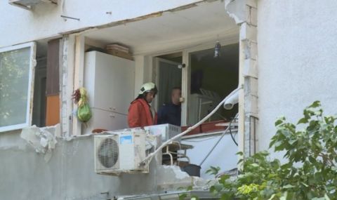 Мощен взрив във Варна, жена е пострадала - 1