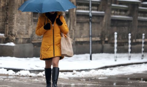 Дъждът преминава в сняг в Източна България - 1