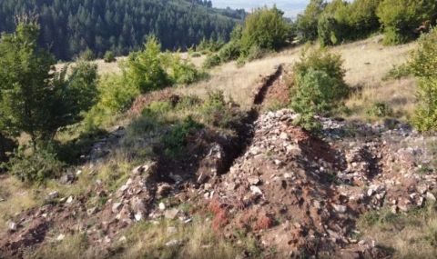 Иманяри унищожиха напълно акропол на над 6000 г. край Дъбница - 1