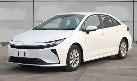 Ето я новата Toyota Corolla, която вече прилича на Camry