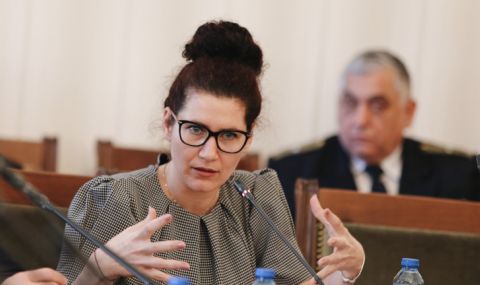 Калина Константинова: Твърденията на Демерджиев за средствата за бежанците са абсолютно несъстоятелни - 1