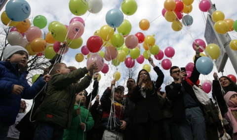 Балони в небето над София за редките болести - 1