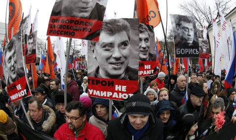Хиляди московчани почетоха паметта на Борис Немцов - 1