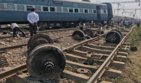 Тежка катастрофа с влак в Индия - 1