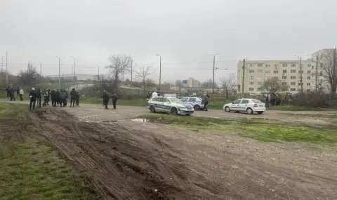 Двама загинаха при тежък инцидент на жп прелез в Сливен