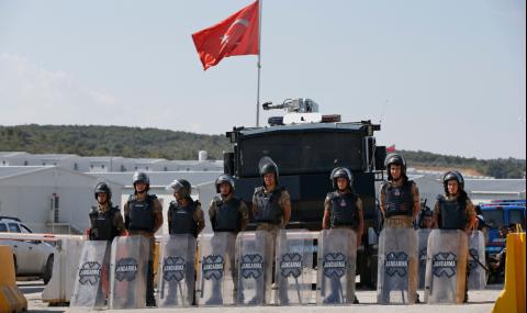 Турската полиция арестува стотици протестиращи - 1