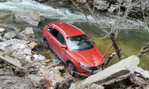 Кола падна в река до с. Ягодина - 1