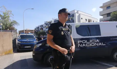 Violent clashes between extremists and migrants in Spain, five injured  - 1
