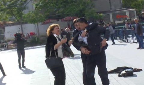 Стреляха срещу журналист в Турция. Жена му го спасява (Видео) - 1