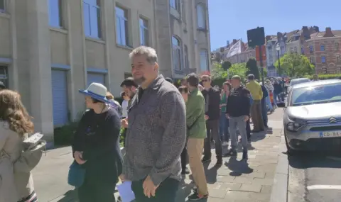 Българи извиха опашки пред секциите за гласуване в Брюксел - 1