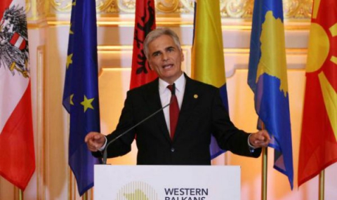 Канцлерът на Австрия иска извънредна среща на ЕС за бежанската криза - 1