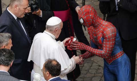 Когато папата се срещна със Спайдърмен - 1