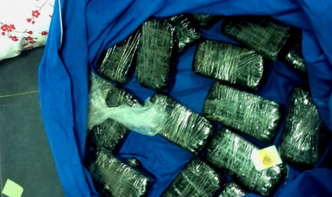 Откриха близо 11 кг хероин, скрит в детска възглавница - 1