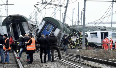 Влак дерайлира в Италия, има жертви - 1