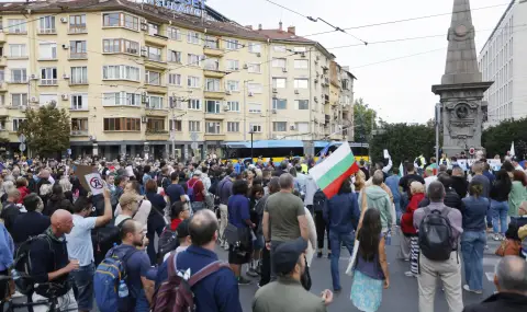 "Долу" и "горе": да си спомним за Рейгън и да видим България - 1