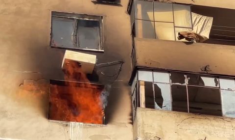 Учител и полицай спасиха девет души от горяща сграда в Петричко - 1