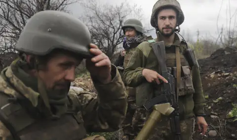 Украински военен: Учат войниците ни на алкохолизъм, а онези, които избягаха в чужбина, са страхливци - 1
