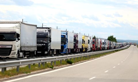 Движението на товарни автомобили на автомагистрала „Хемус“ ще бъде ограничено днес и утре - 1