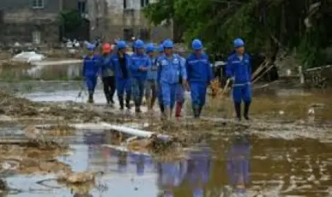 Over 710,000 evacuated in southern China due to typhoon - 1