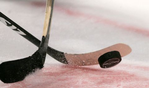 Ужасна трагедия покруси руския хокей: 14-годишен талант умря след удар с шайба в областта на сърцето - 1