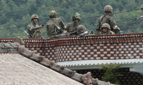 Южнокорейският войник, убил петима, е обграден - 1