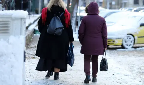 Заледените тротоари в София изпратиха стотици пострадали в „Пирогов"