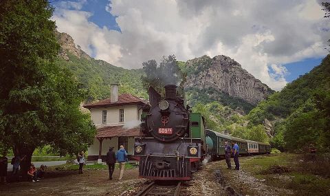 БДЖ организира пътуване с парен локомотив по теснолинейката - 1
