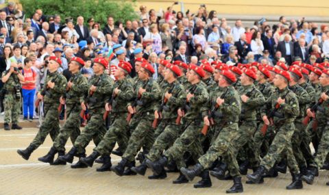 Отново военен парад за Деня на храбростта след тригодишно прекъсване - 1