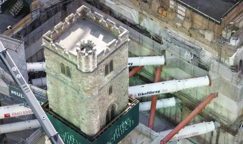 Активисти повредиха витрина с императорска корона в Лондонската кула 