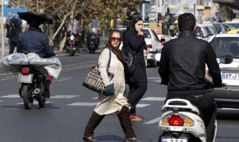 Най-малко пет жертви при стрелба на пазар в Иран - 1