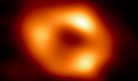 За пръв път показаха СНИМКА на черна дупка в центъра на Млечния път - 1