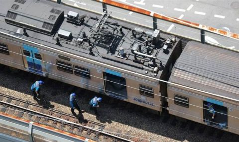 30 ранени след дерайлиране на влак в Южна Корея - 1