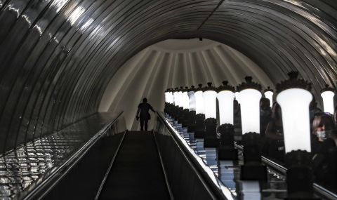 Пътници влизат в московското метро с лицево разпознаване - 1