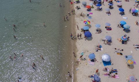 Температурни рекорди в Гърция, плажовете са пълни - 1