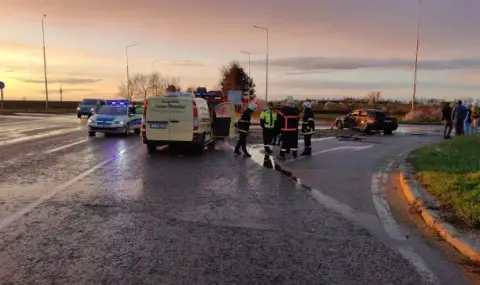 Катафалка с покойник се вряза в кола на изхода на Русе